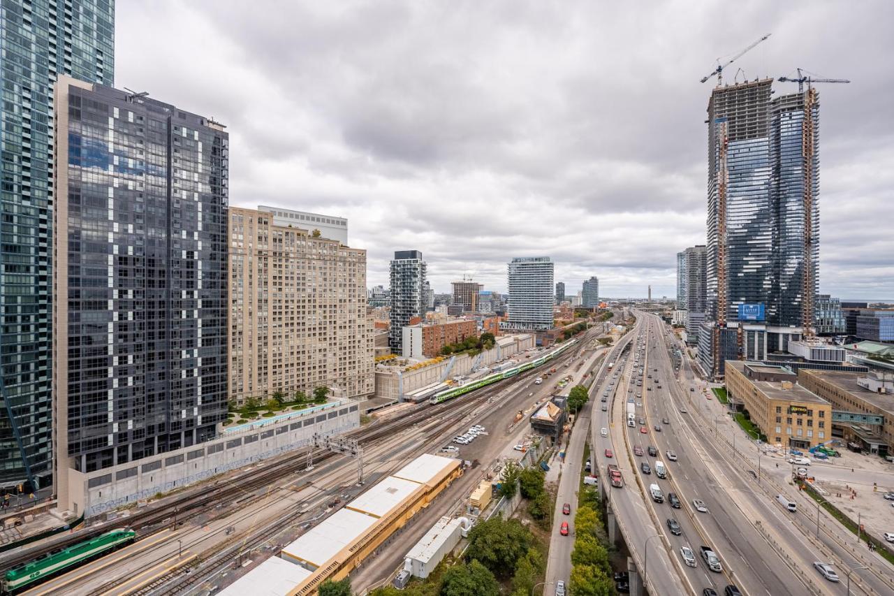 Globalstay Yonge St Condos Toronto Zewnętrze zdjęcie